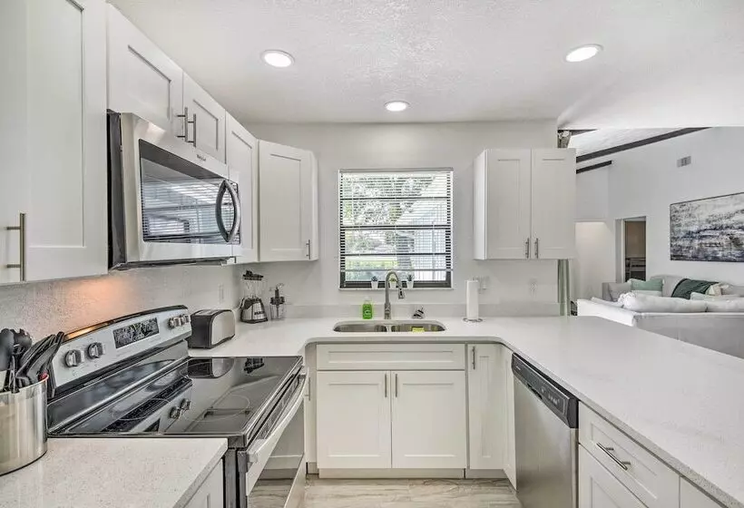 Port Orange Oasis: Close To Beaches & Dining!