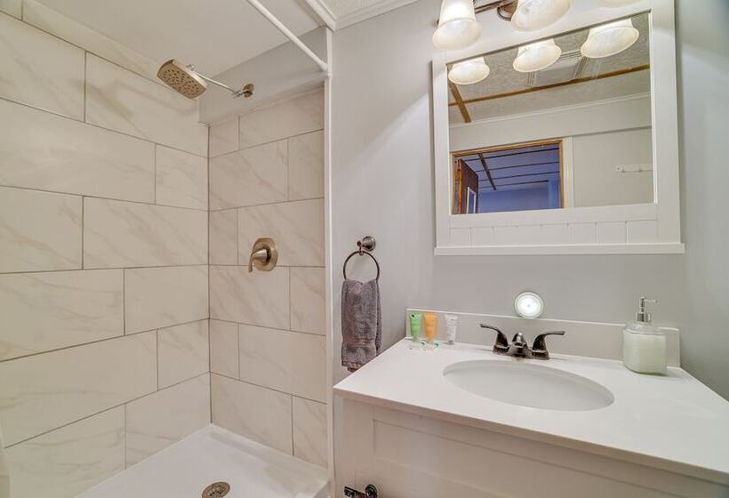 Hot Tub & Resort Amenities: Pocono Lake Retreat!