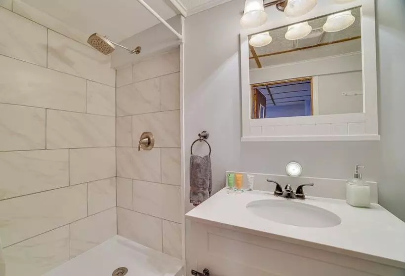 Hot Tub & Resort Amenities: Pocono Lake Retreat!