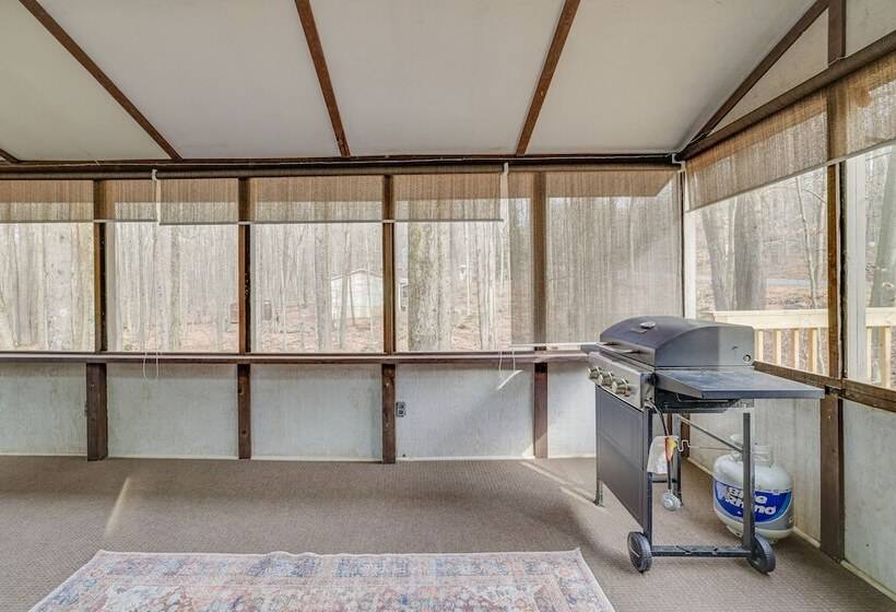 Hot Tub & Resort Amenities: Pocono Lake Retreat!