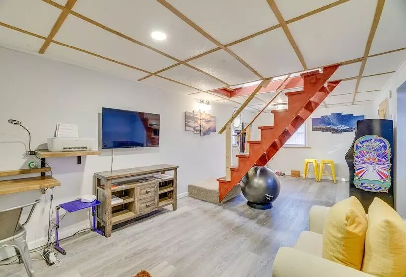 Hot Tub & Resort Amenities: Pocono Lake Retreat!