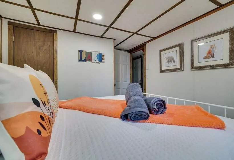 Hot Tub & Resort Amenities: Pocono Lake Retreat!