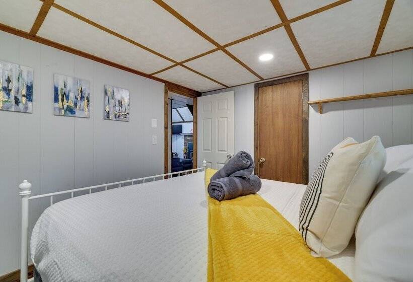 Hot Tub & Resort Amenities: Pocono Lake Retreat!