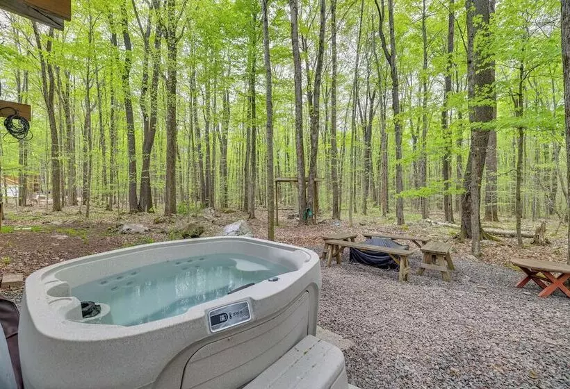 Hot Tub & Resort Amenities: Pocono Lake Retreat!