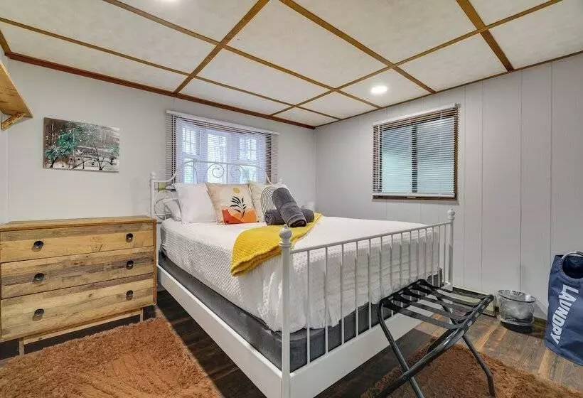 Hot Tub & Resort Amenities: Pocono Lake Retreat!