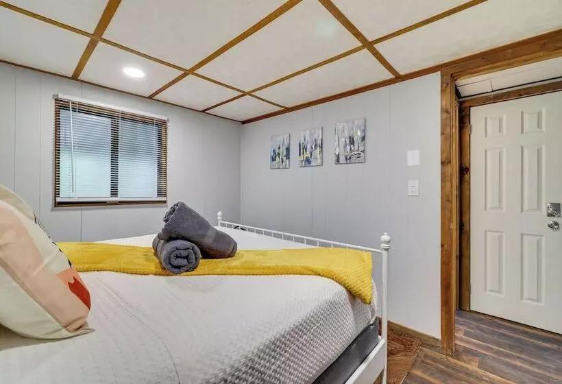 Hot Tub & Resort Amenities: Pocono Lake Retreat!