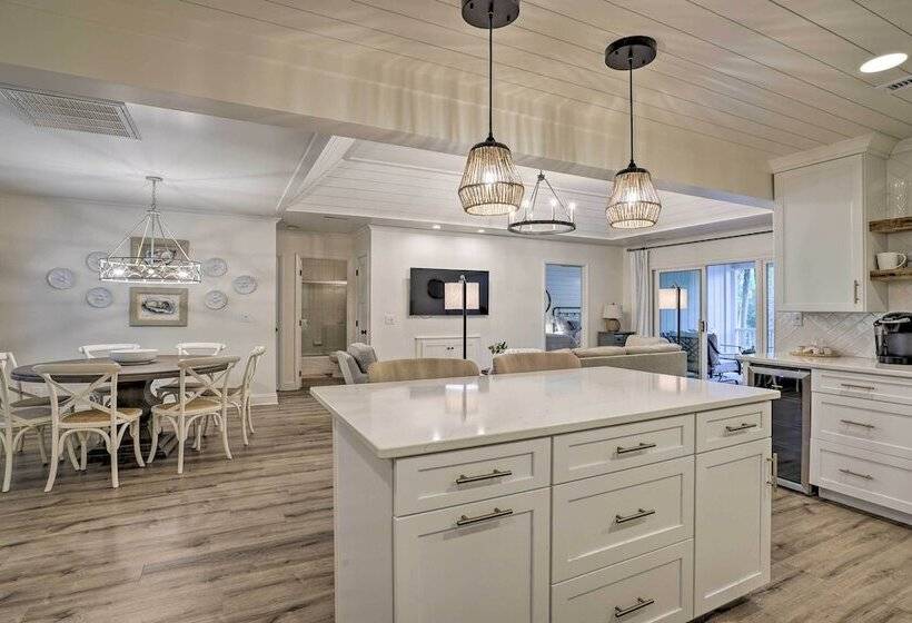 Remodeled Cottage On Sparrow Pond, Walk To Beach!