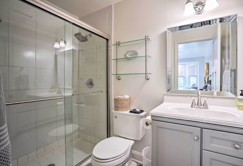 Remodeled Cottage On Sparrow Pond, Walk To Beach!