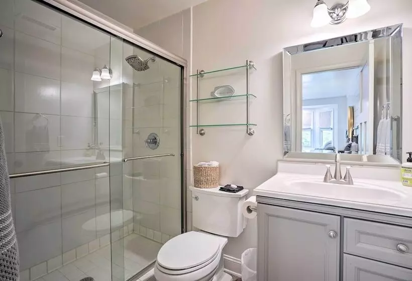 Remodeled Cottage On Sparrow Pond, Walk To Beach!