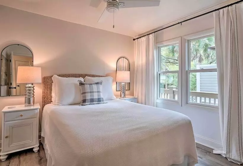 Remodeled Cottage On Sparrow Pond, Walk To Beach!