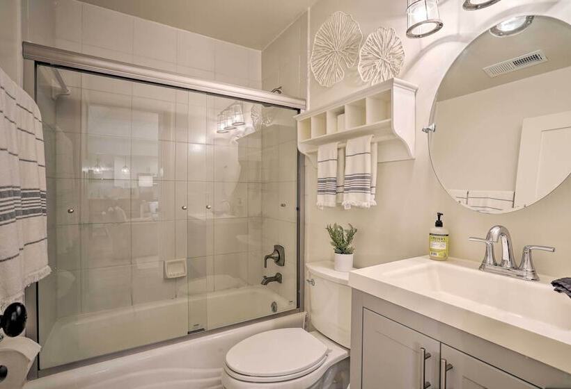 Remodeled Cottage On Sparrow Pond, Walk To Beach!