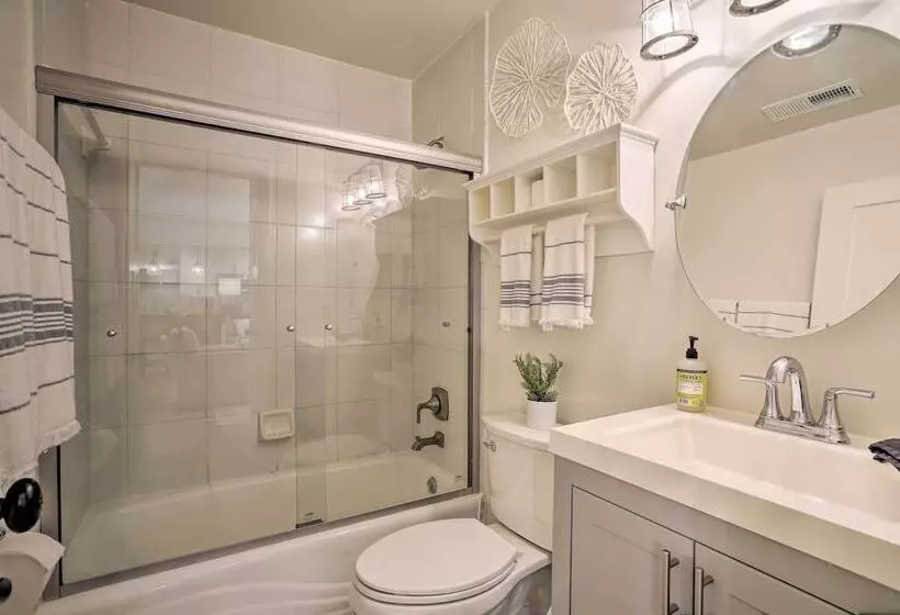 Remodeled Cottage On Sparrow Pond, Walk To Beach!