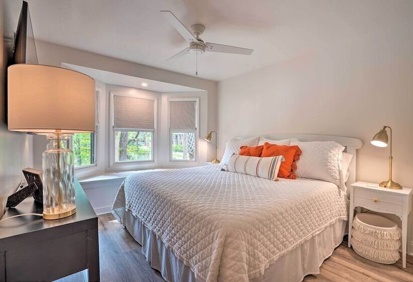 Remodeled Cottage On Sparrow Pond, Walk To Beach!