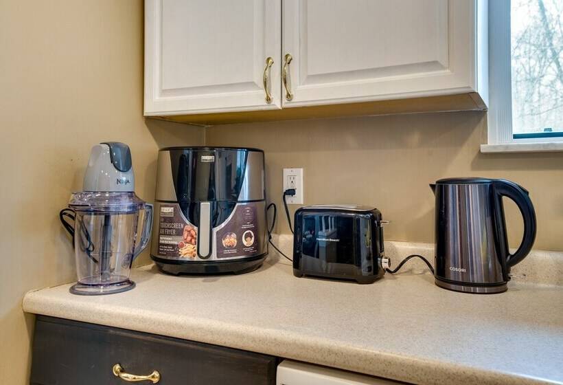 Serene Pocono Pines Home: 2 Mi To Lake Naomi Beach