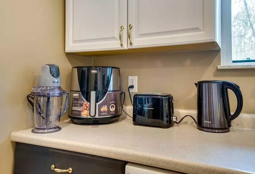 Serene Pocono Pines Home: 2 Mi To Lake Naomi Beach