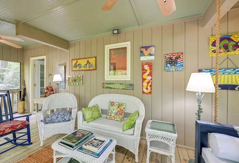 Smallwood  Cute Highlands Home W/ Screened Porch!