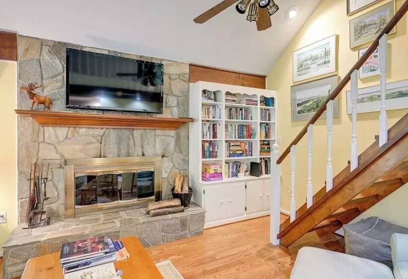 Smallwood  Cute Highlands Home W/ Screened Porch!