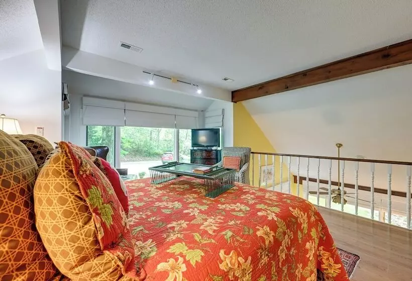 Smallwood  Cute Highlands Home W/ Screened Porch!