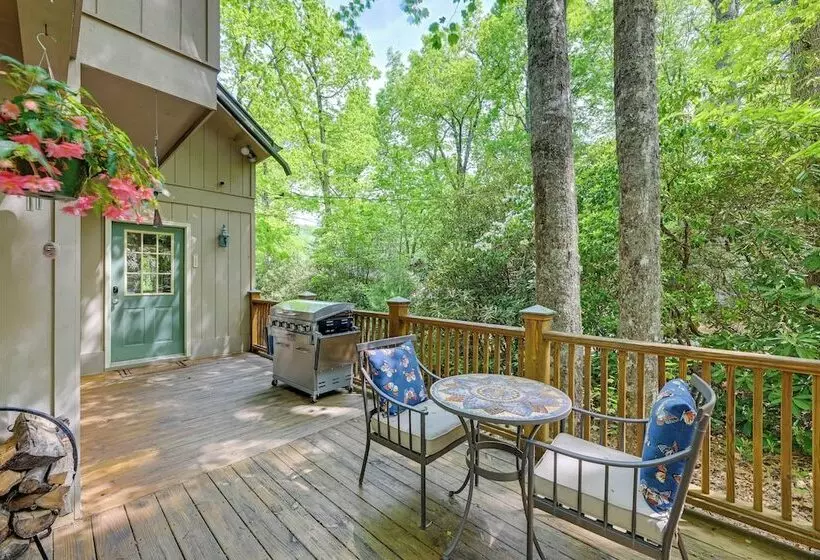 Smallwood  Cute Highlands Home W/ Screened Porch!