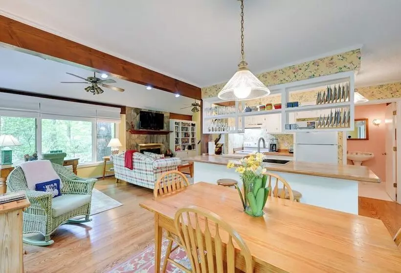 Smallwood  Cute Highlands Home W/ Screened Porch!