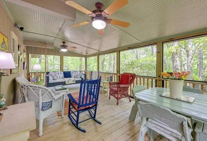Smallwood  Cute Highlands Home W/ Screened Porch!