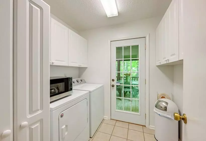 Smallwood  Cute Highlands Home W/ Screened Porch!