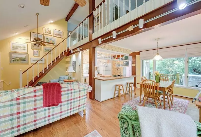 Smallwood  Cute Highlands Home W/ Screened Porch!