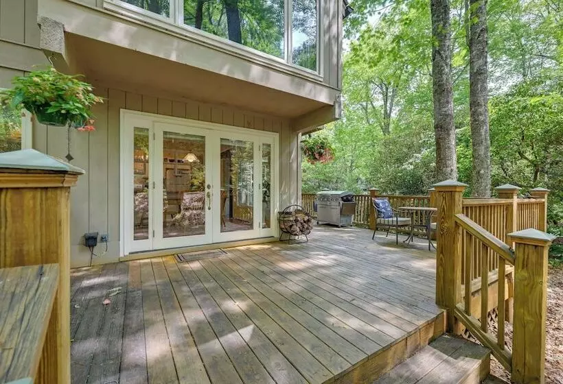 Smallwood  Cute Highlands Home W/ Screened Porch!