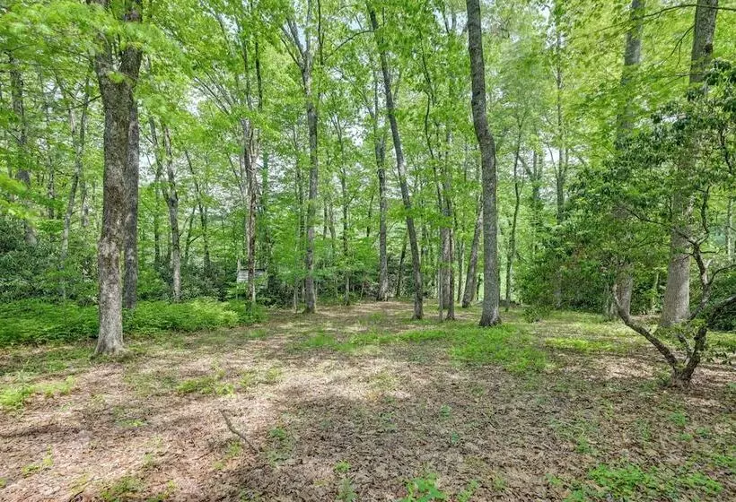 Smallwood  Cute Highlands Home W/ Screened Porch!