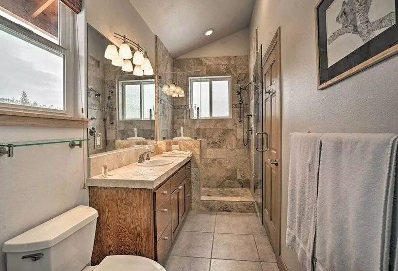 South Lake Tahoe Home: 9 Mi To Heavenly Mountain!