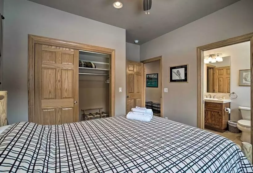 South Lake Tahoe Home: 9 Mi To Heavenly Mountain!