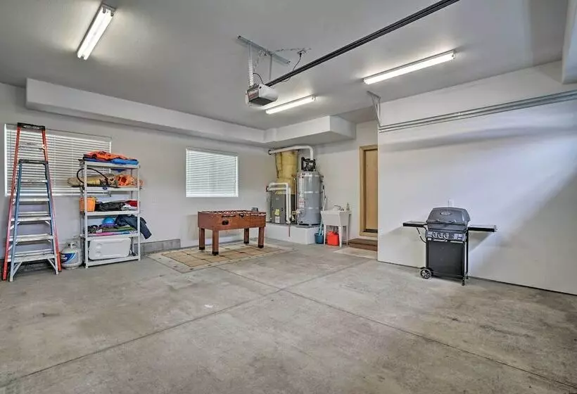 South Lake Tahoe Home: 9 Mi To Heavenly Mountain!