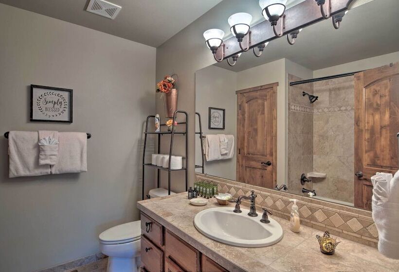 Spacious Estes Park Home On Big Thompson River!