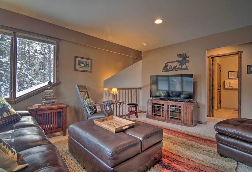 Spacious Estes Park Home On Big Thompson River!