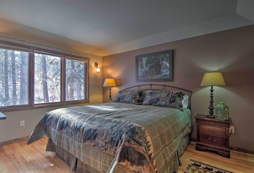 Spacious Estes Park Home On Big Thompson River!