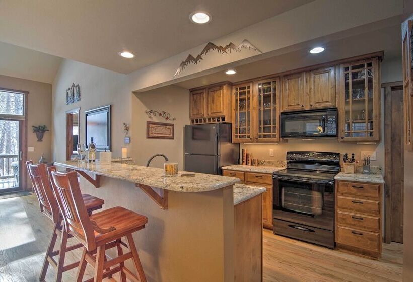 Spacious Estes Park Home On Big Thompson River!