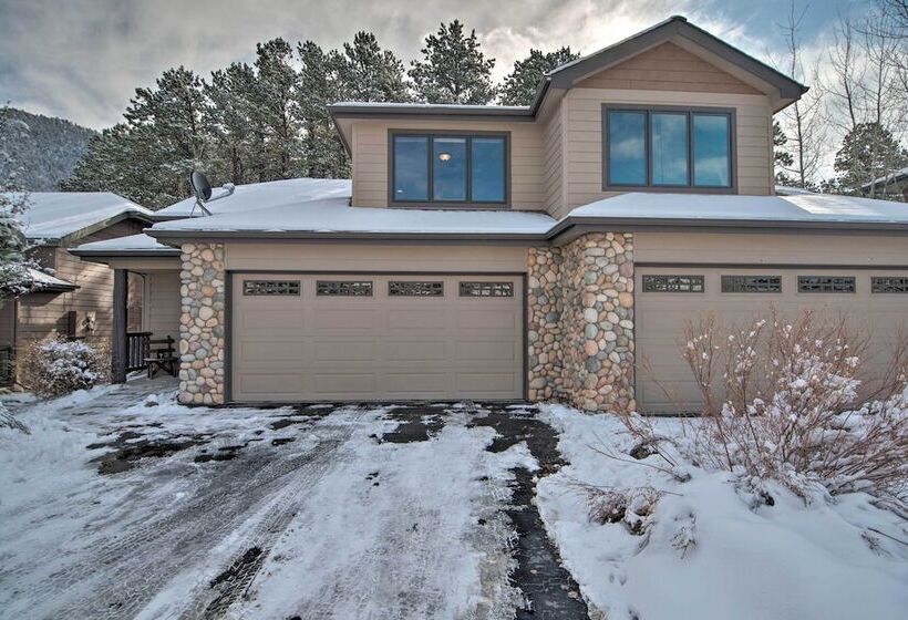 Spacious Estes Park Home On Big Thompson River!