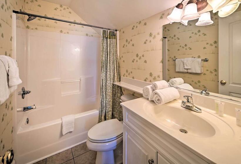 Spacious Family Retreat W/ Resort Amenities!