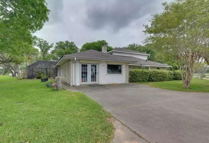 Lake Access & Pool: Spacious Freeport Home!