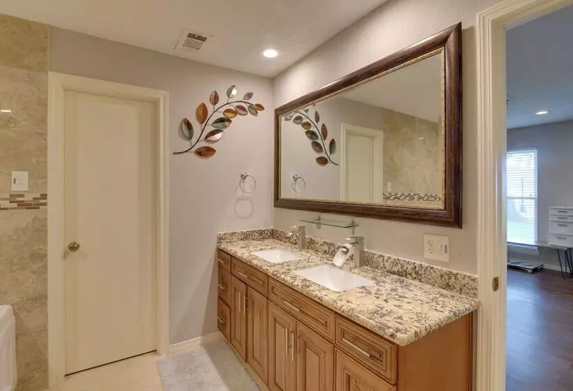 Lake Access & Pool: Spacious Freeport Home!