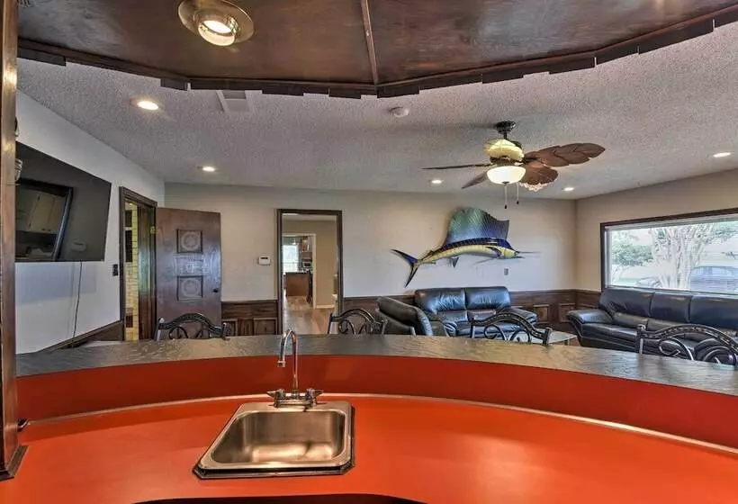 Lake Access & Pool: Spacious Freeport Home!