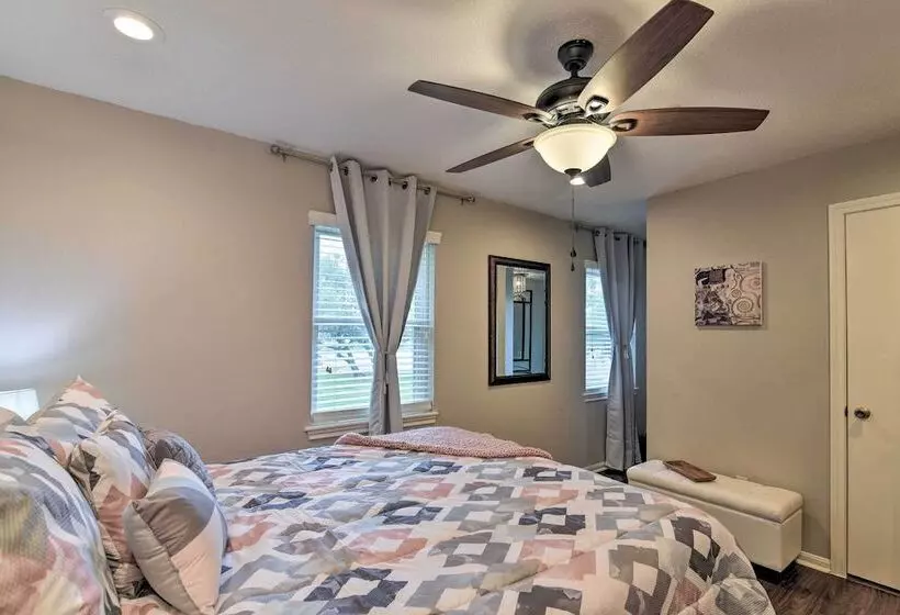 Lake Access & Pool: Spacious Freeport Home!