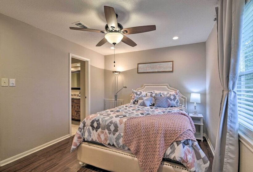 Lake Access & Pool: Spacious Freeport Home!