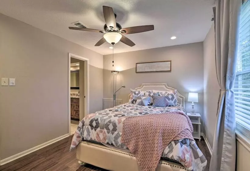 Lake Access & Pool: Spacious Freeport Home!