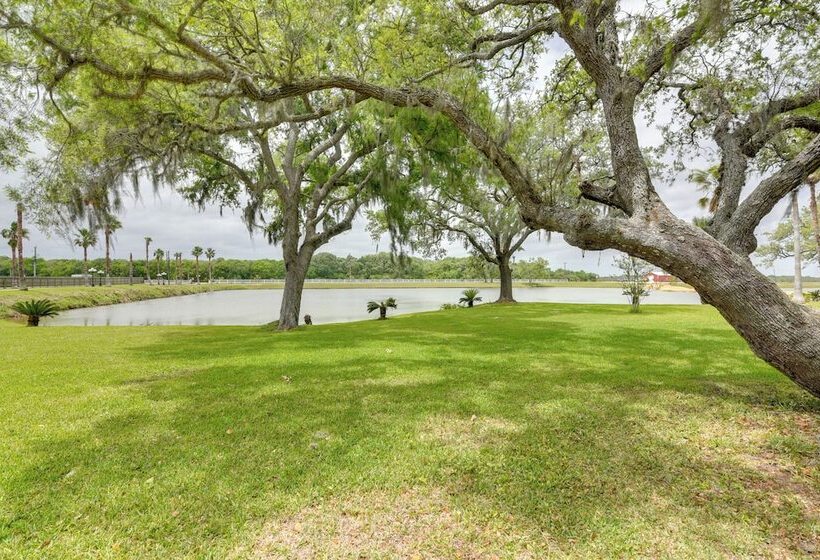 Lake Access & Pool: Spacious Freeport Home!