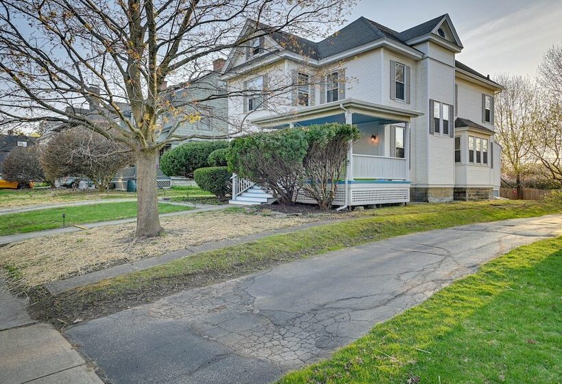 Spacious Historic Home In The Berkshires!