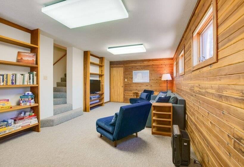 Roomy Angel Fire Home W/ Hot Tub, Sunroom & Views!