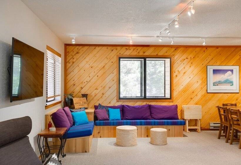 Roomy Angel Fire Home W/ Hot Tub, Sunroom & Views!