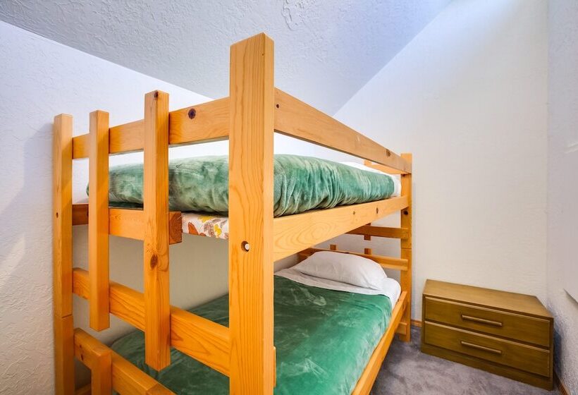 Roomy Angel Fire Home W/ Hot Tub, Sunroom & Views!