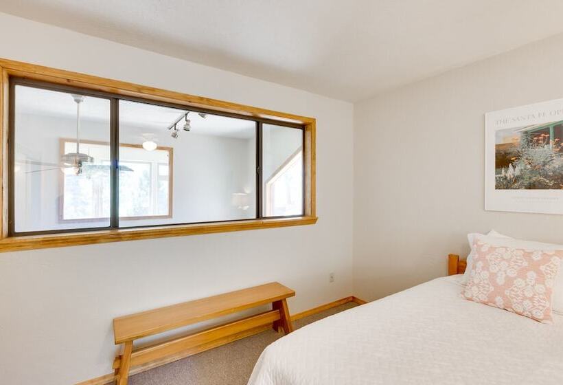 Roomy Angel Fire Home W/ Hot Tub, Sunroom & Views!